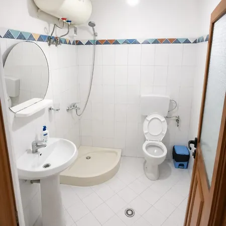 Keno's Hostel *